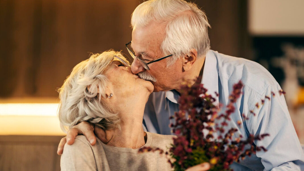 Rencontre après 80 ans : où et comment trouver l'amour ?
